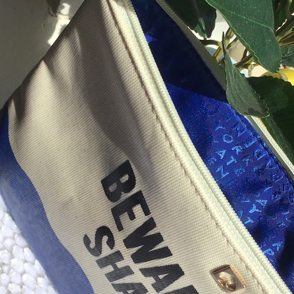 💙 LOVED BEWARE OF SHARKS 🦈 Kate Spade Clutch - Picture 11 of 14